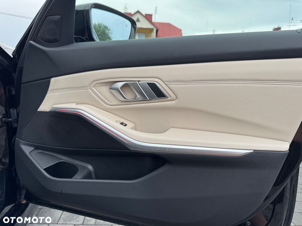 BMW Seria 3 330e PHEV M Sport Edition sport - 22