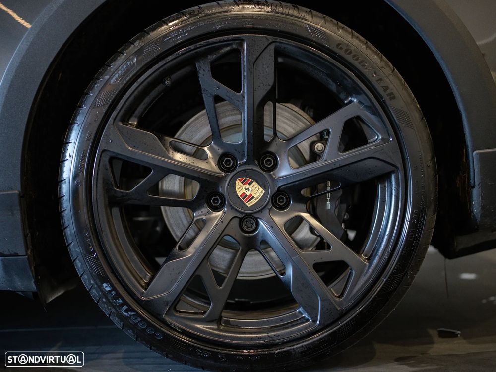 Porsche Taycan Cross Turismo 4 - 18