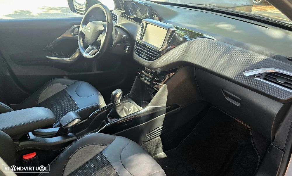 Peugeot 2008 PureTech 82 Allure - 17