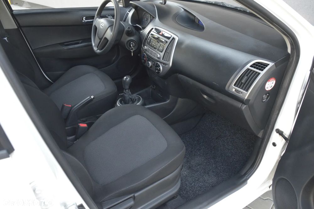 Hyundai i20 - 18
