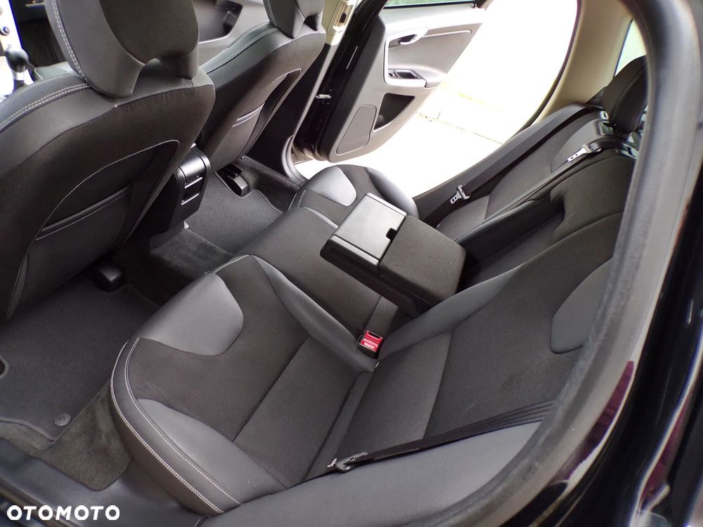 Volvo XC 60 D5 AWD Momentum - 26
