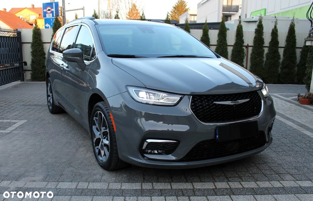 Chrysler Pacifica - 2