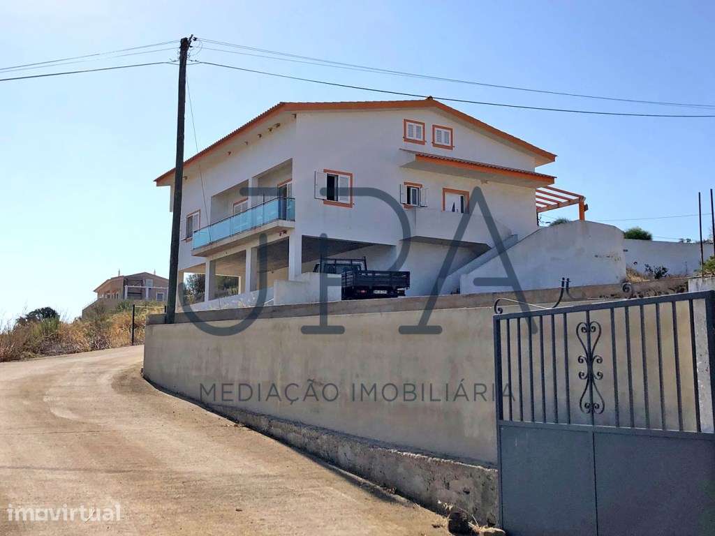 A estrear- Rio Seco - Moradia T3 com ampla cave e sótão - Grande imagem: 3/26