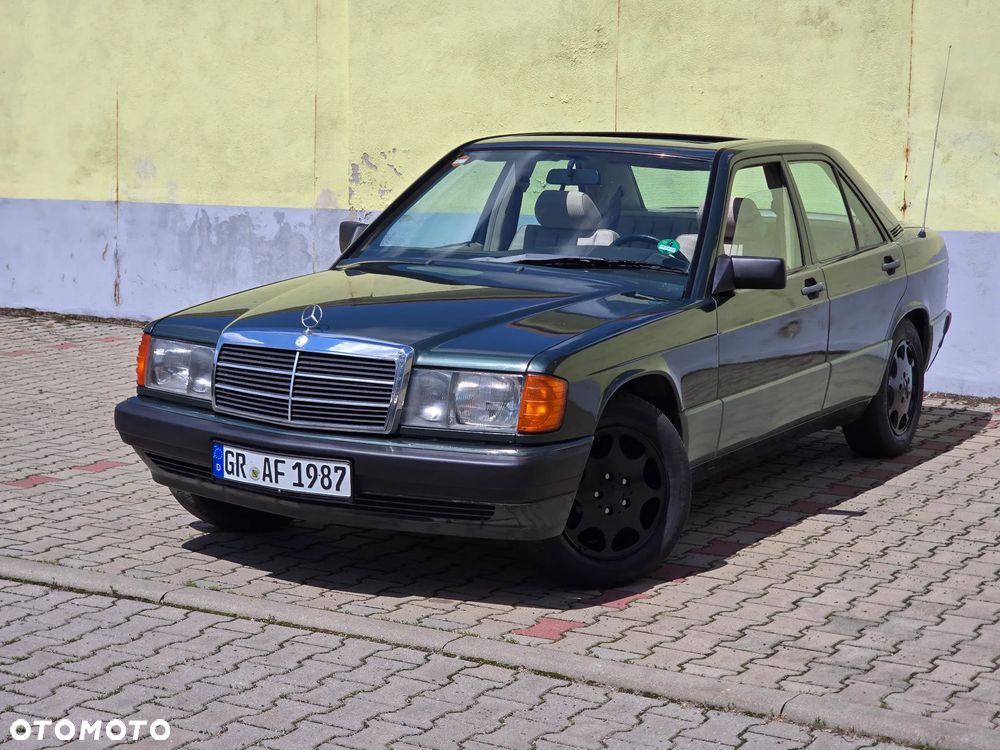 Mercedes-Benz W201 (190) - 12