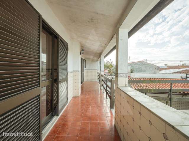 Moradia T3 + 1 com anexos e logradouro em Oliveirinha! - Grande imagem: 4/50