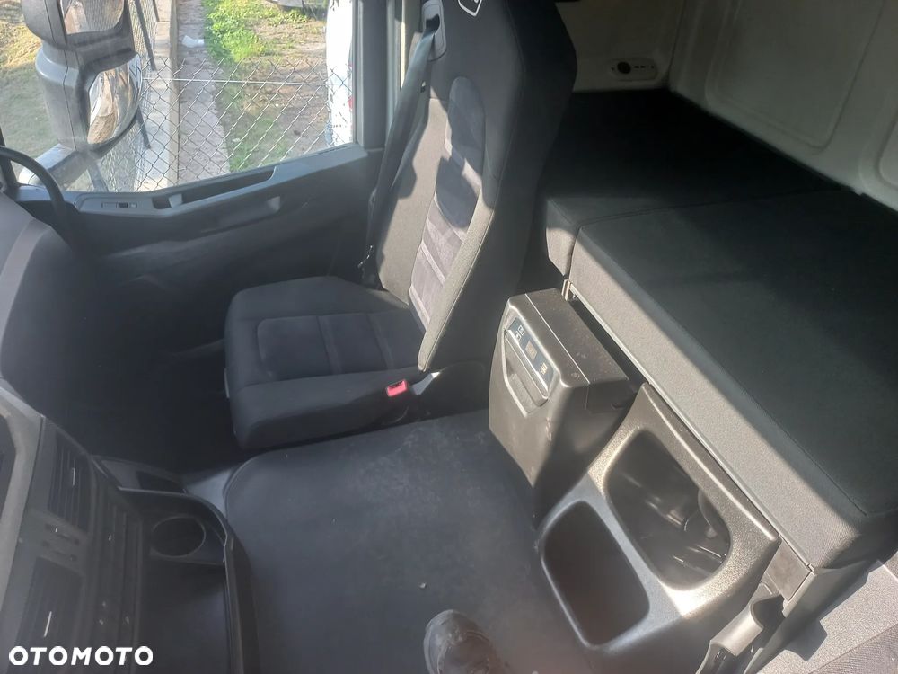 Iveco S-Way - 12