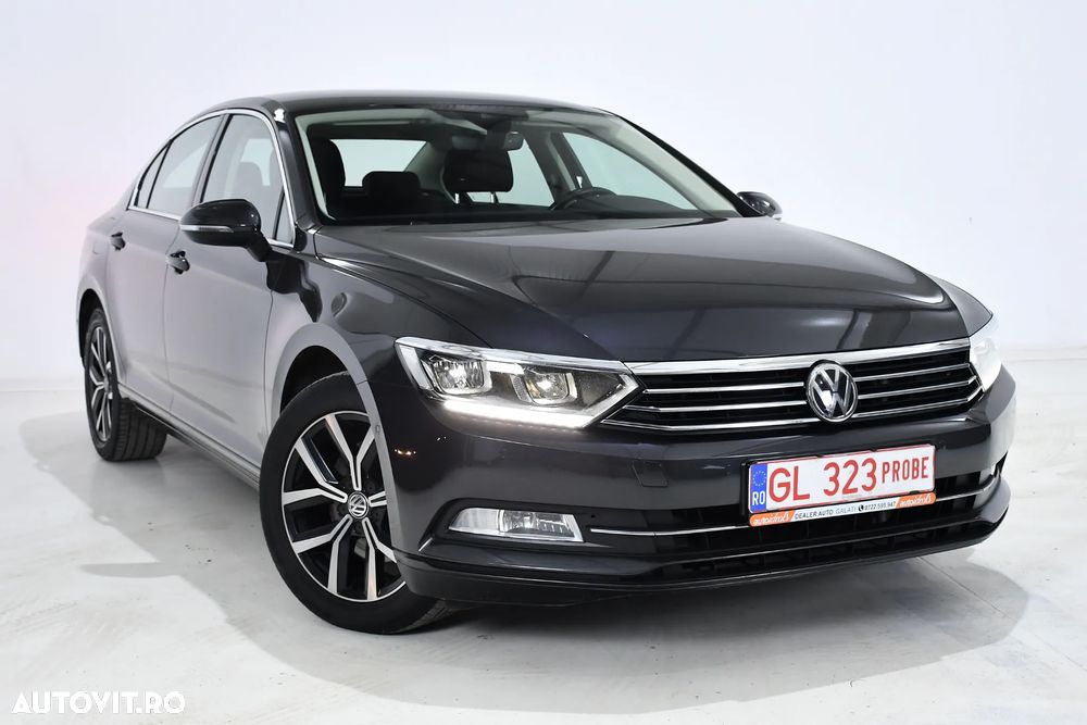 Volkswagen Passat - 1