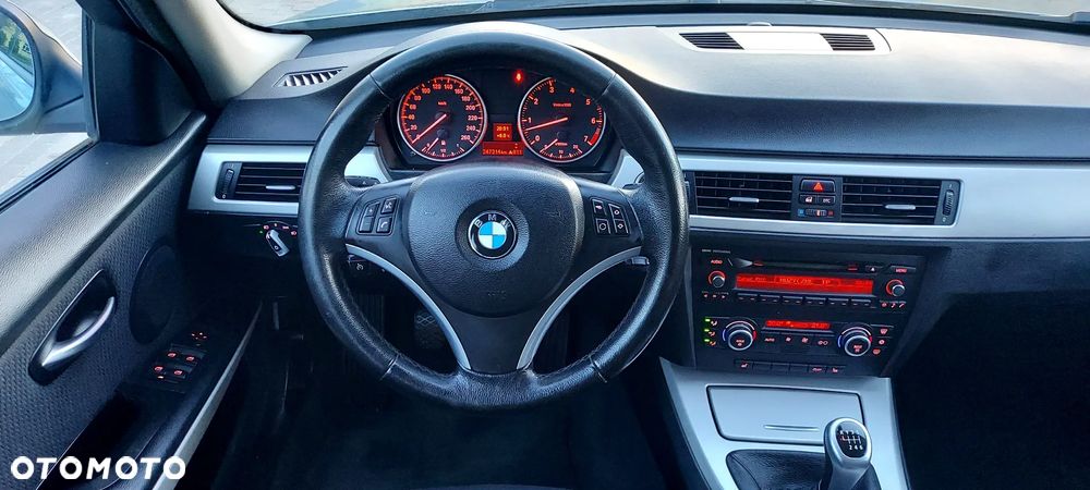 BMW Seria 3 318i Edition Exclusive - 33