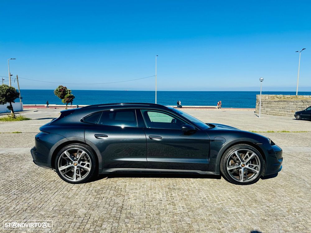 Porsche Taycan Cross Turismo - 22