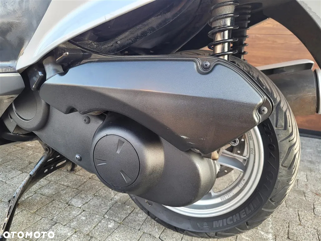 Suzuki Burgman - 11