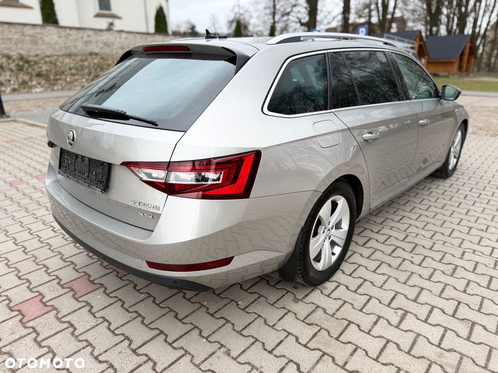 Skoda Superb 2.0 TDI 4x4 DSG Premium Edition - 25