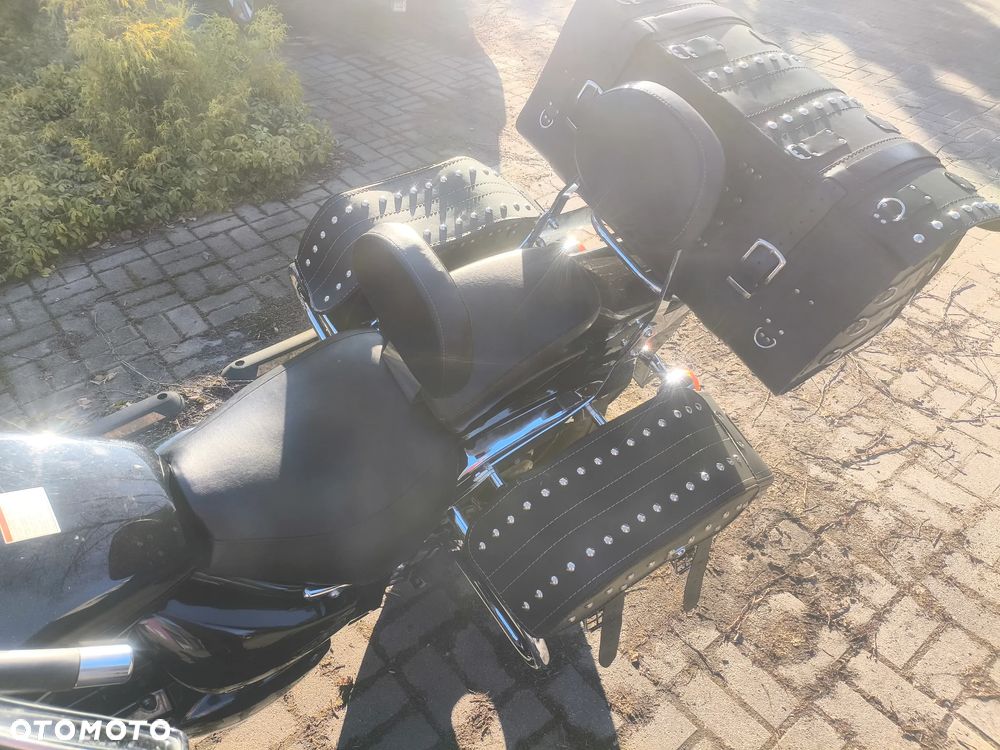 Suzuki Intruder - 10