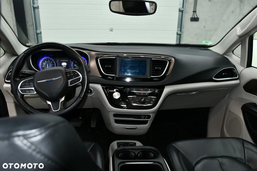 Chrysler Pacifica - 14