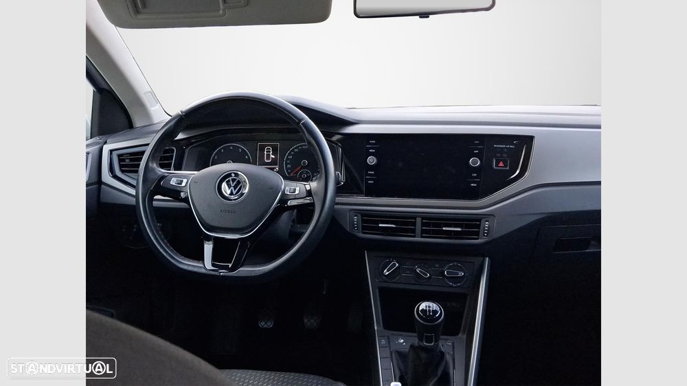 Volkswagen Polo 1.0 Confortline — fotografia 13