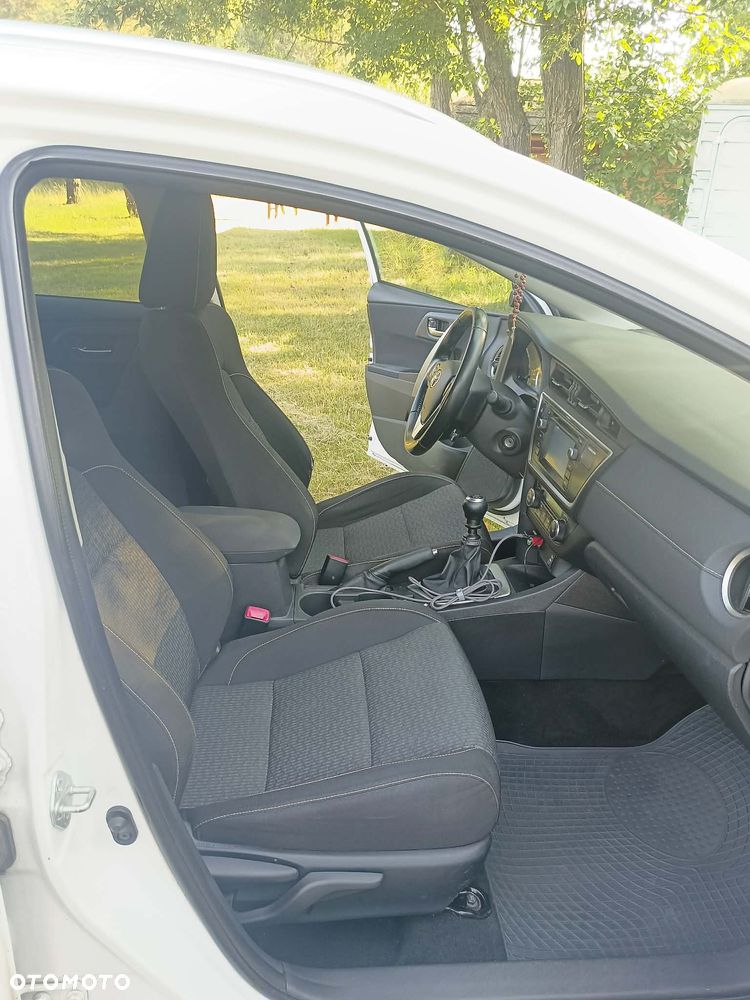 Toyota Auris 1.6 Premium - 14