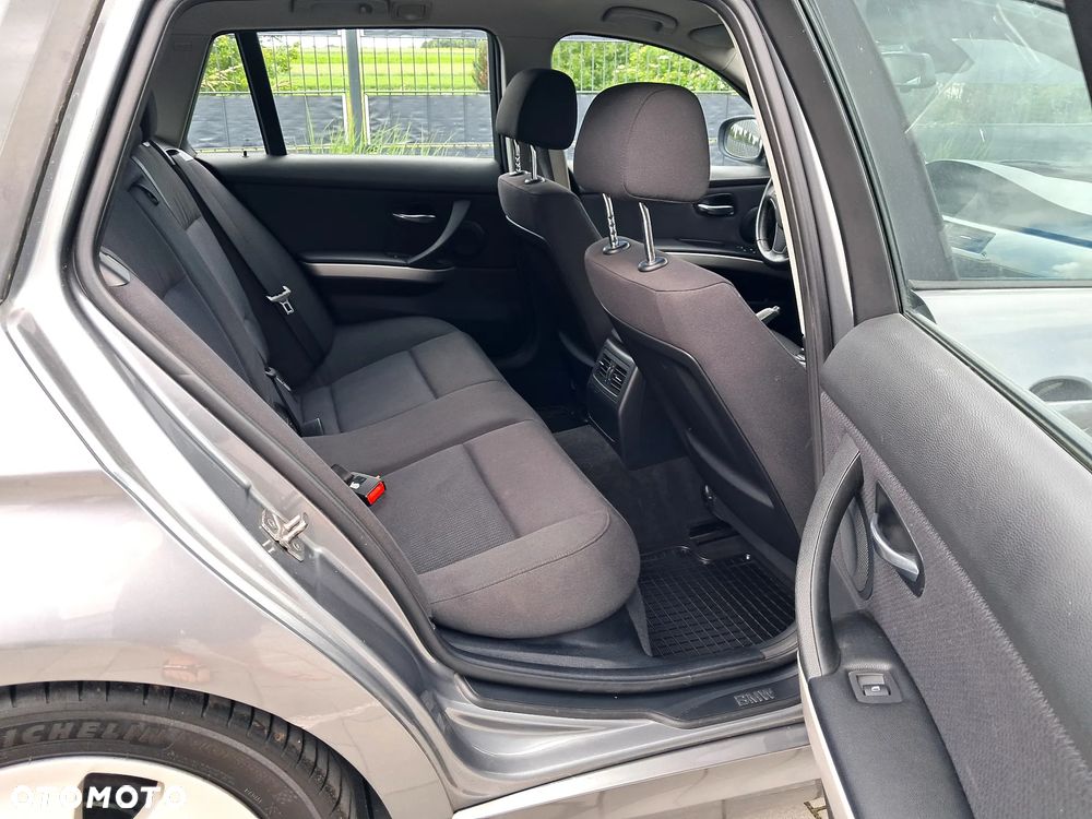 BMW Seria 3 318d DPF Edition Sport - 25