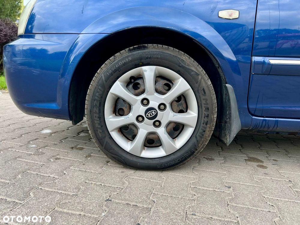 Kia Carens - 30