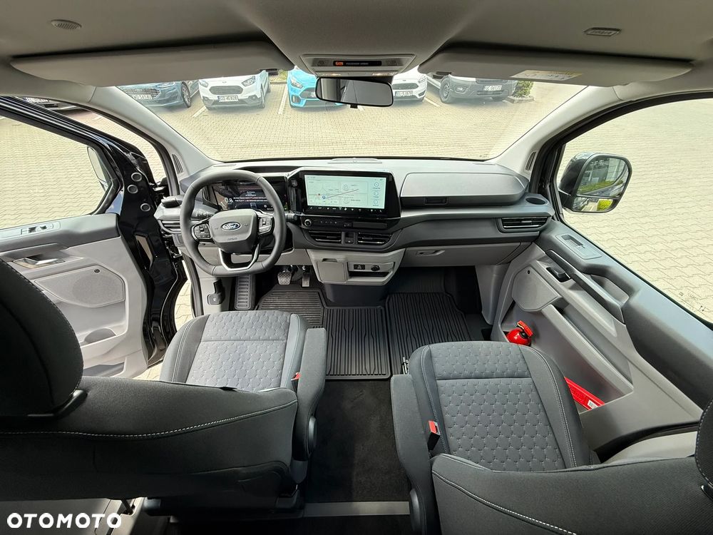 Ford Tourneo Custom - 23