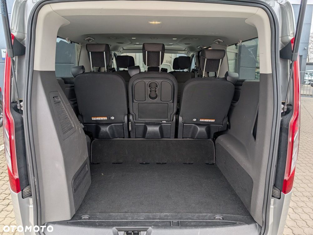 Ford Tourneo Custom - 37