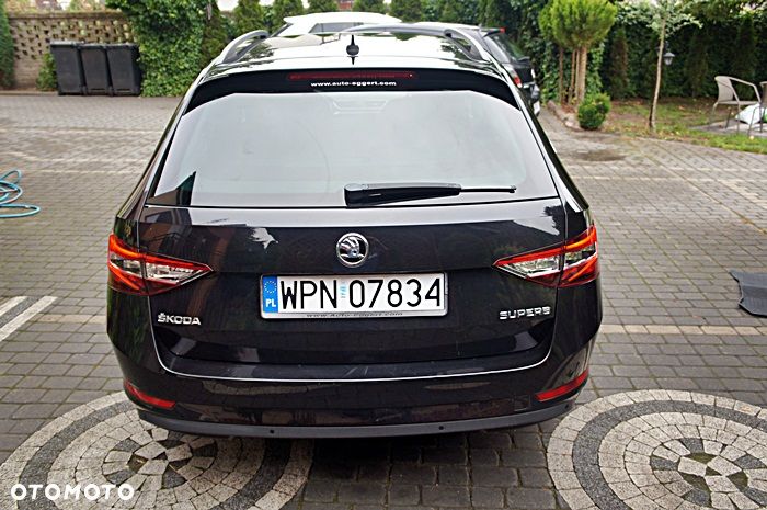 Skoda Superb 2.0 TDI DSG Sportline - 31
