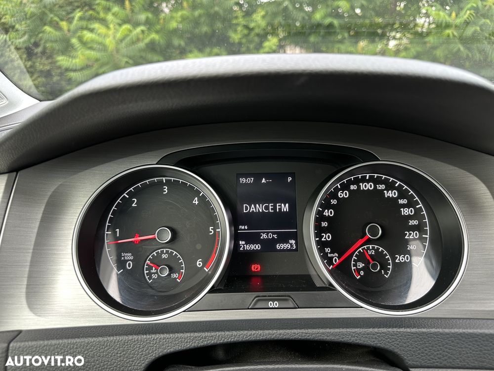 Volkswagen Golf - 22