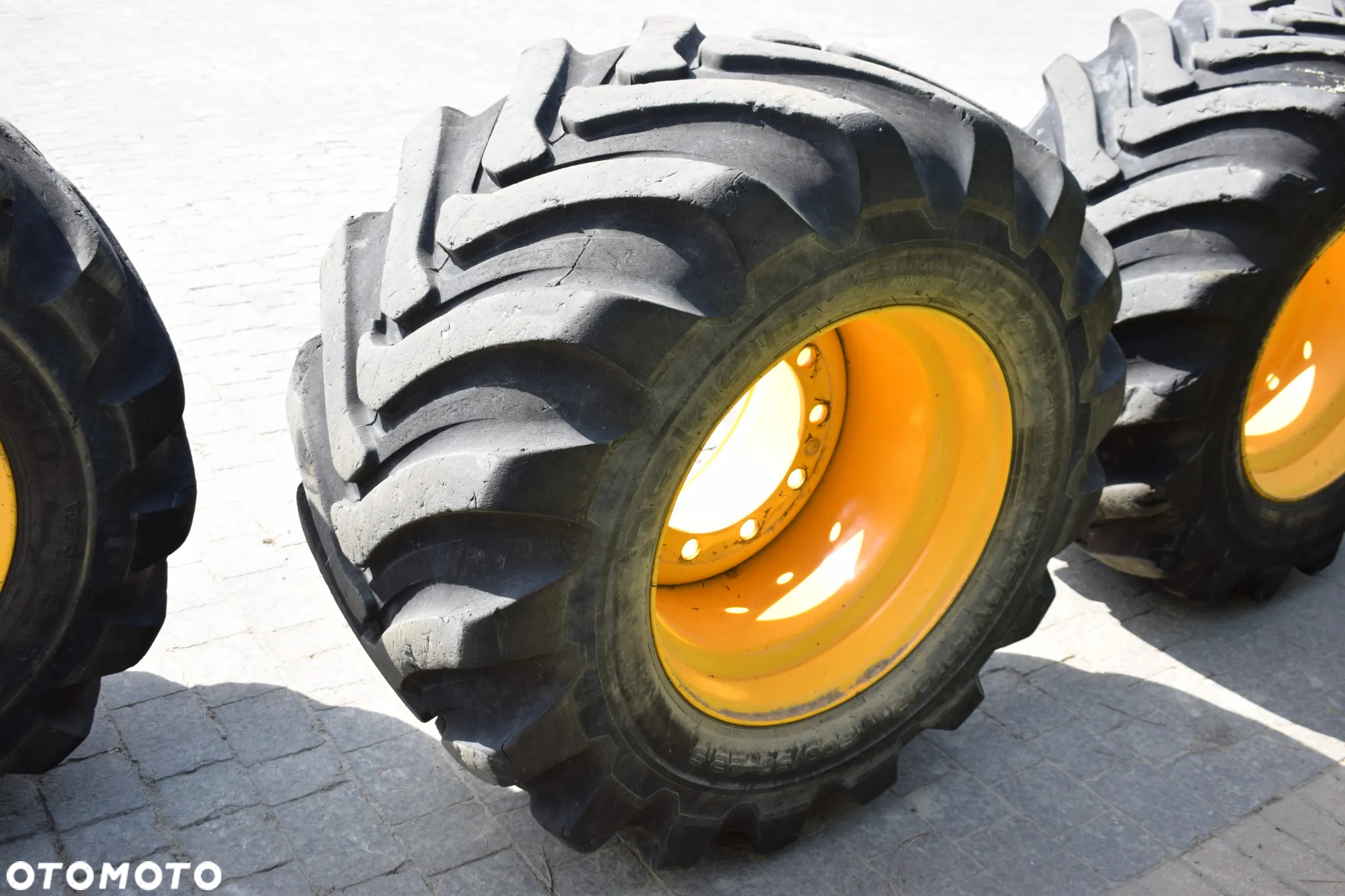 Koła R22.5 Nokian 600/50- 22.5 do koparki opony balony 24 płótna - 21