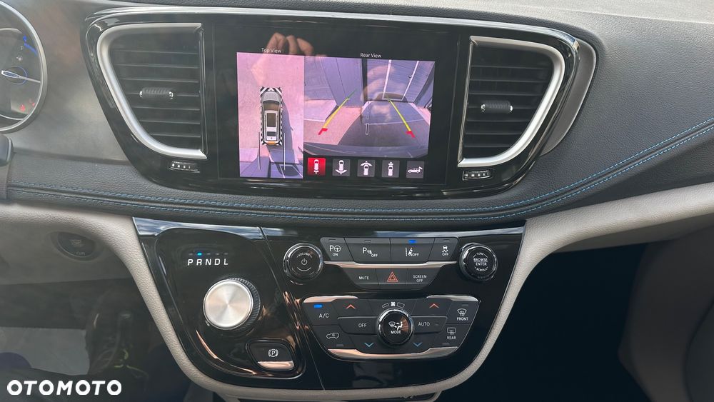 Chrysler Pacifica - 22