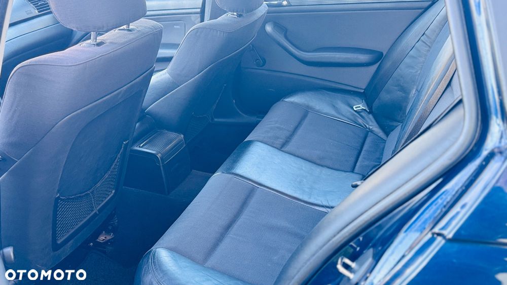 BMW Seria 3 318i - 3