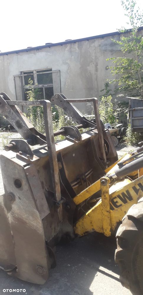 New Holland 110B - 9