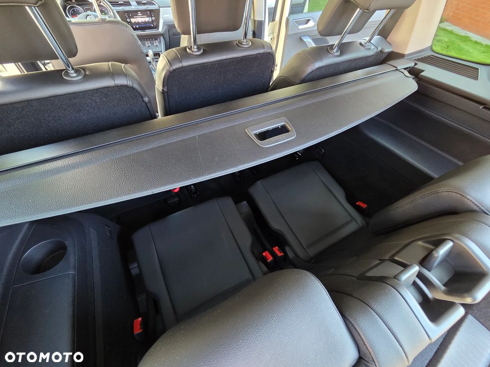 Volkswagen Touran 2.0 TDI SCR DSG Trendline - 24
