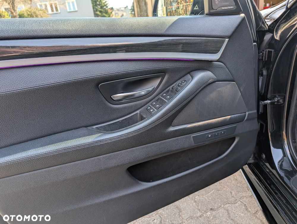 BMW Seria 5 520d xDrive - 14