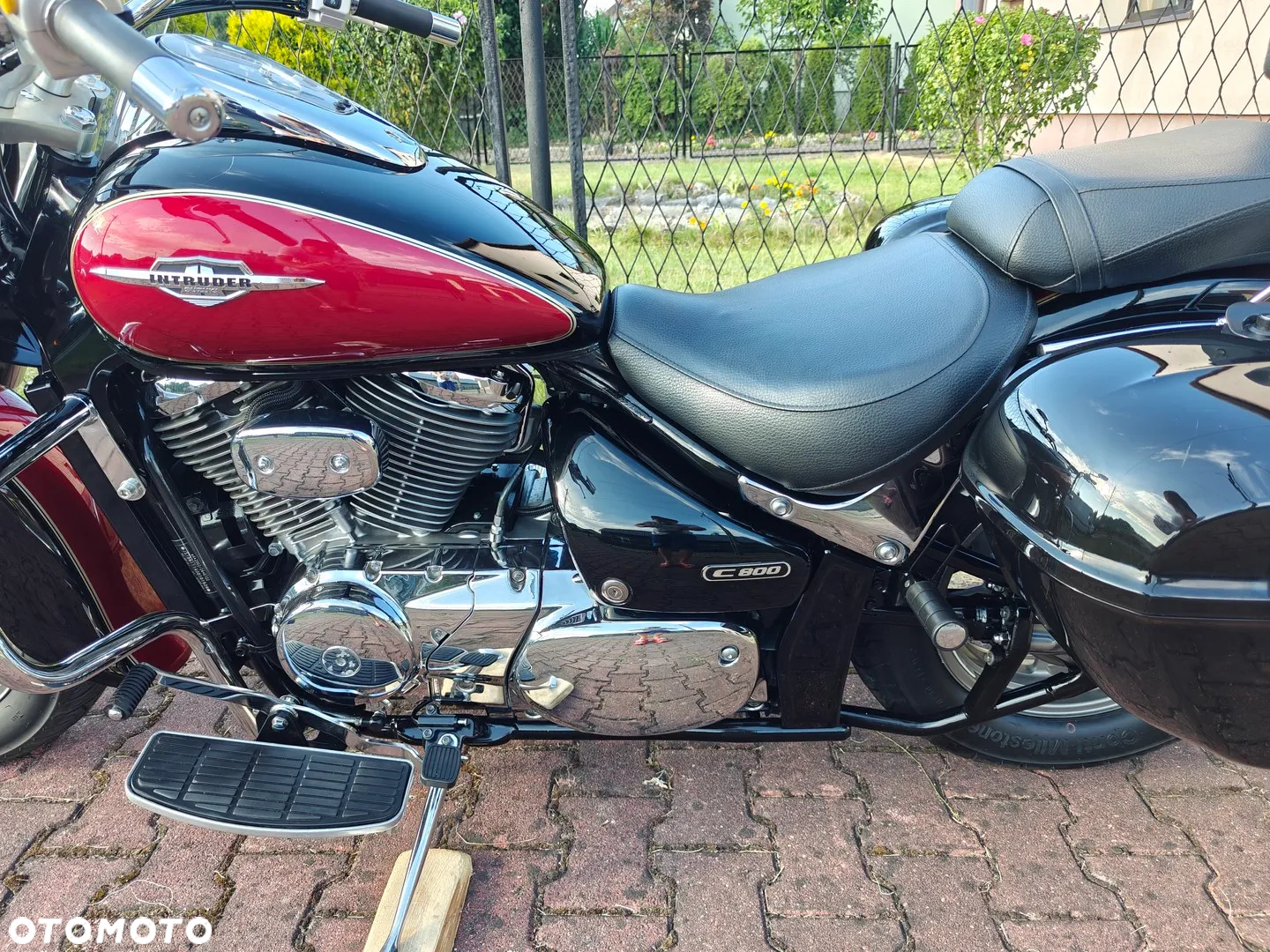 Suzuki Intruder - 13