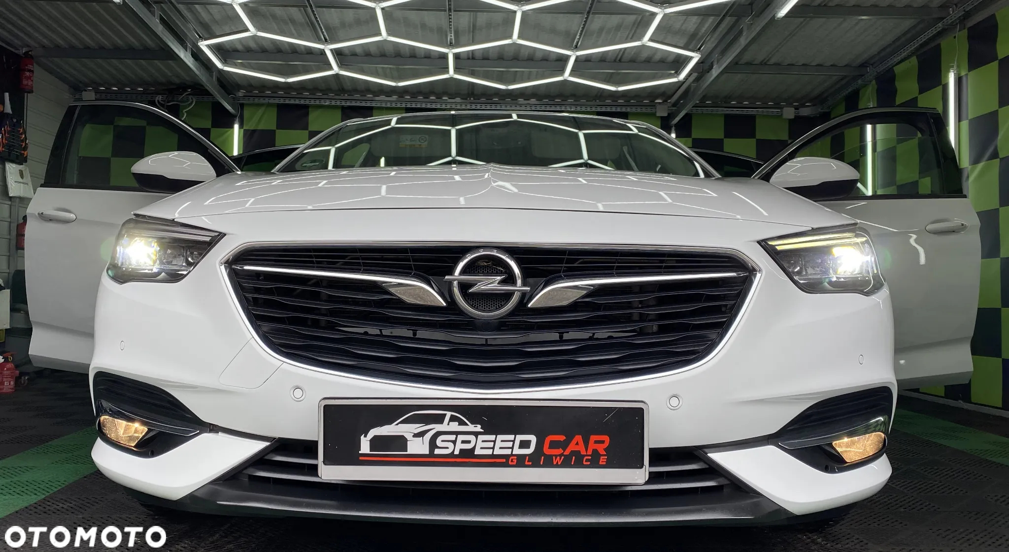 Opel Insignia - 2