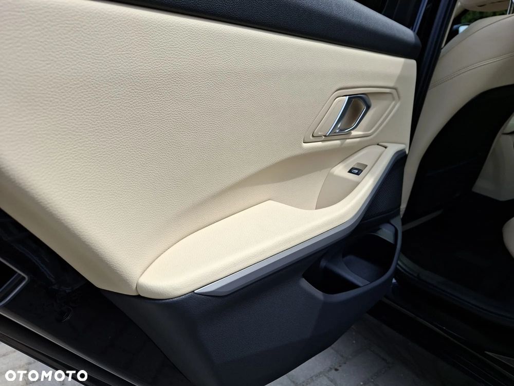 BMW Seria 3 320e PHEV xDrive - 16