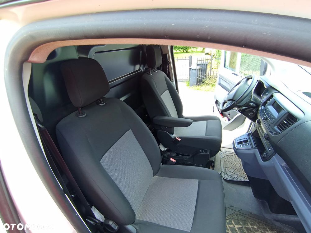 Opel Vivaro - 17