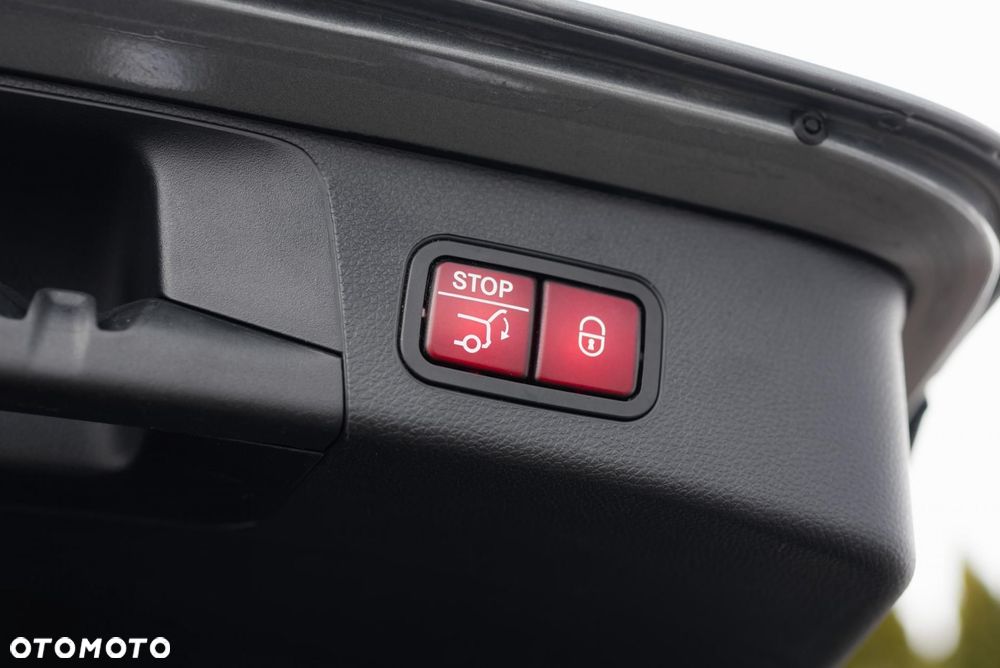 Mercedes-Benz Klasa C 400 4MATIC 9G-TRONIC - 36