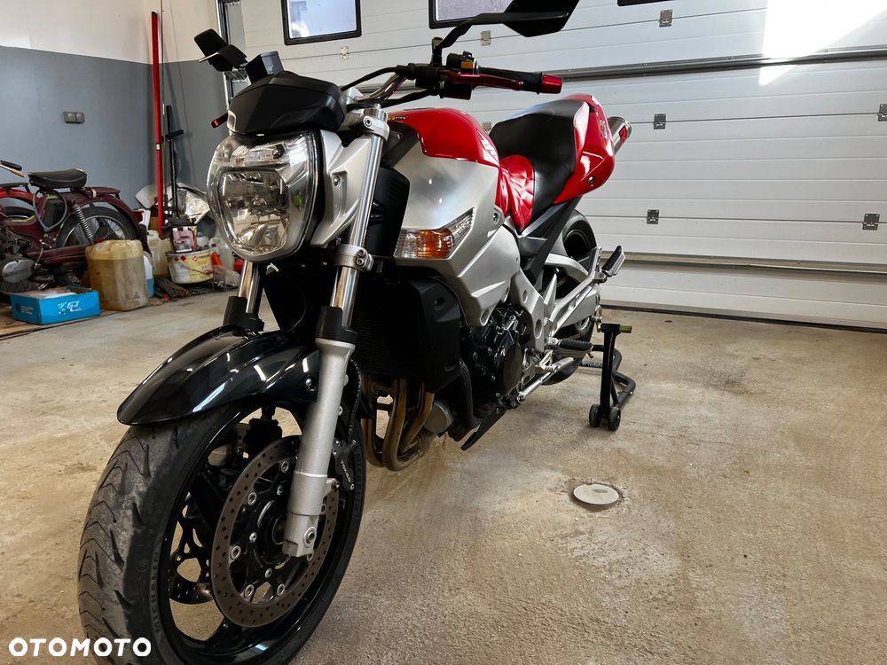Suzuki GSR - 3
