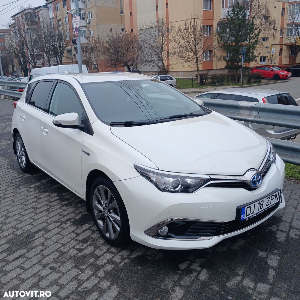 Toyota Auris 1.8 L VVT-i HSD Sol - 2