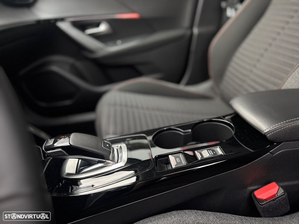 Peugeot 2008 1.2 PureTech Active Pack EAT8 - 4