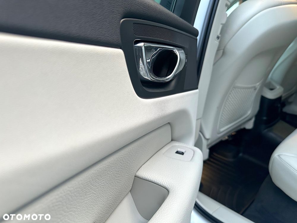 Volvo XC 60 T8 AWD Plug-In Hybrid Inscription Expression - 23