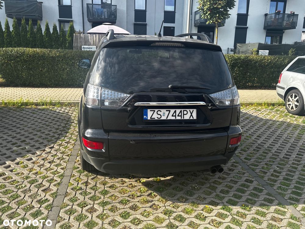Mitsubishi Outlander 2.0 DID Instyle NAVI - 4