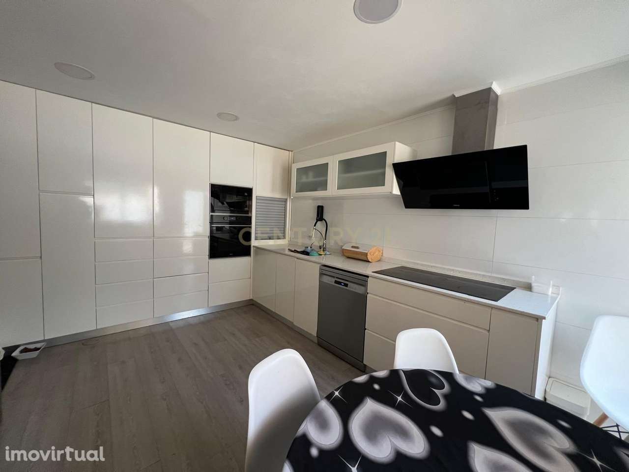 Moradia T4 Premium em Lavra – A Dois Passos do Mar - Grande imagem: 3/38