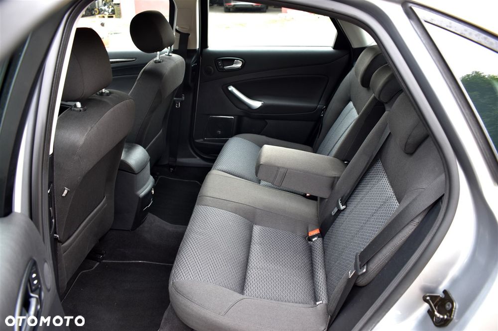 Ford Mondeo 2.0 Ghia X100 / X - 22