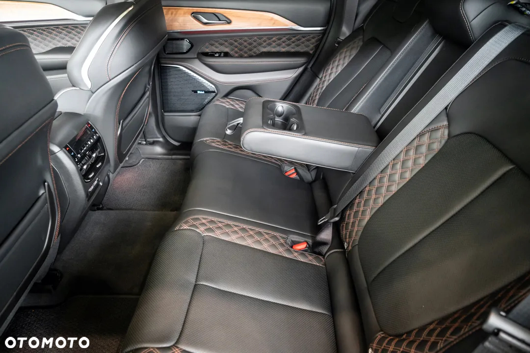 Jeep Grand Cherokee - 25