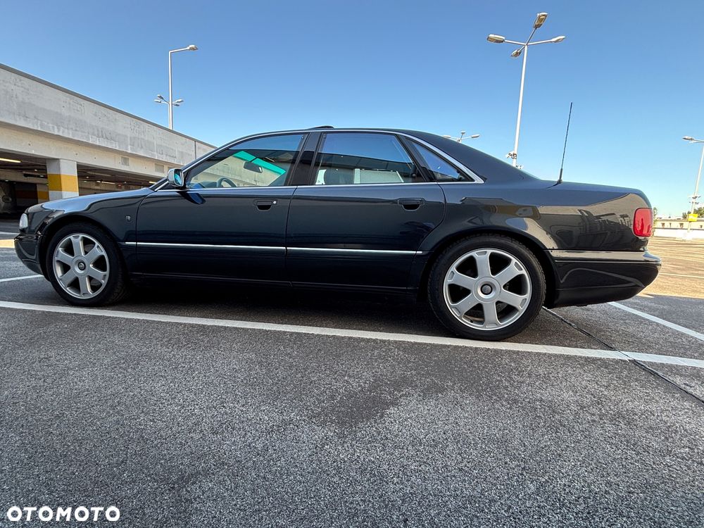 Audi S8 - 12