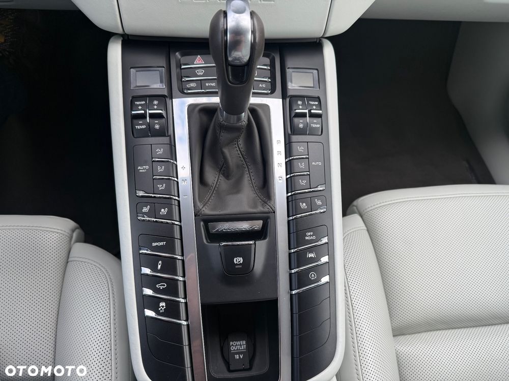 Porsche Macan - 25