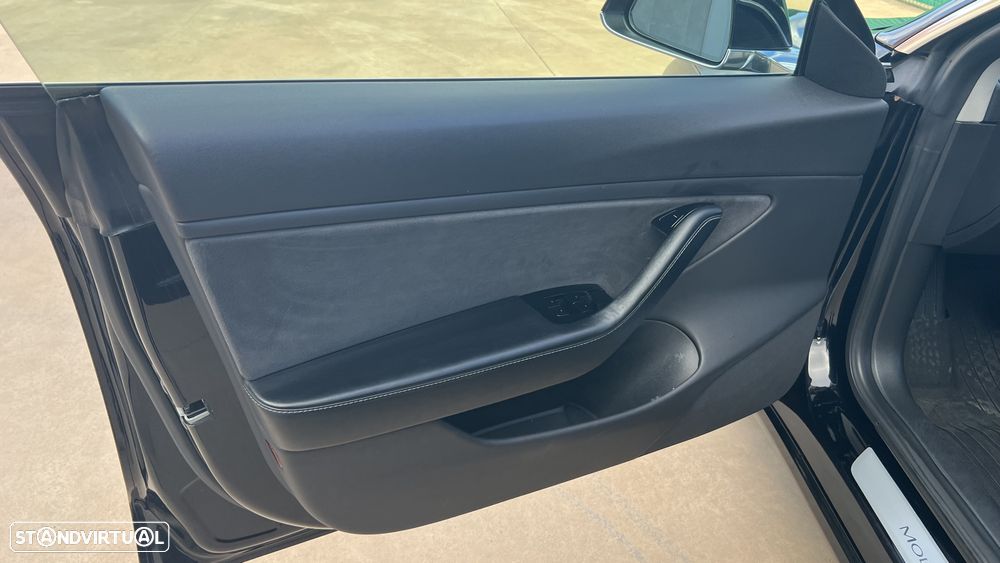 Tesla Model 3 Long-Range Dual Motor AWD - 38