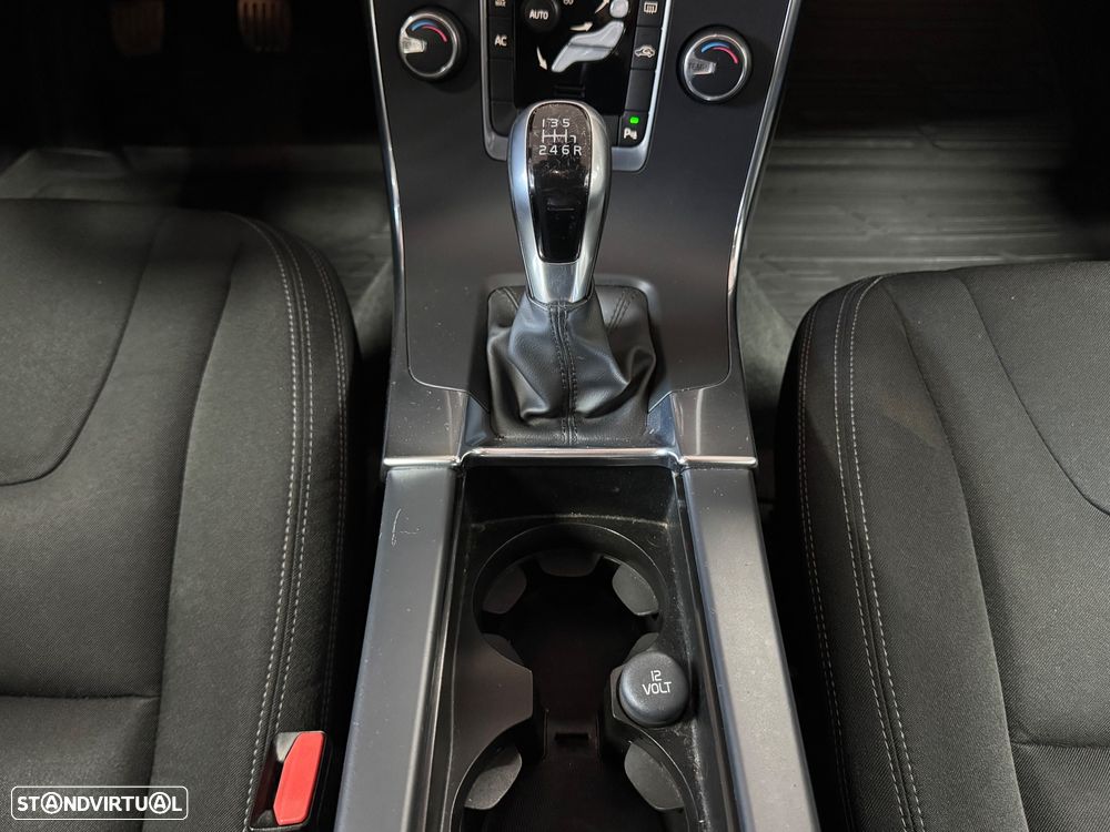 Volvo V60 D2 Momentum - 26