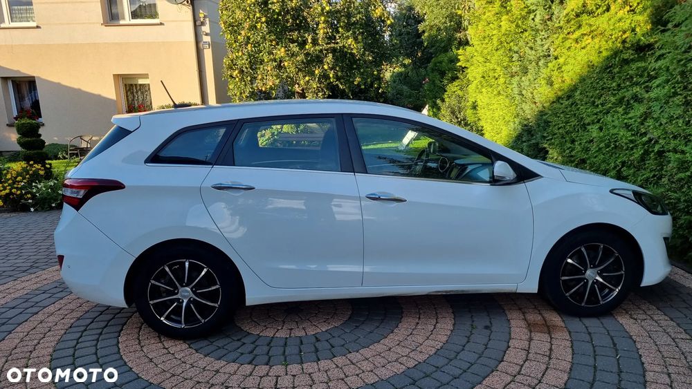 Hyundai i30 Fastback 1.6 CRDI Premium - 7