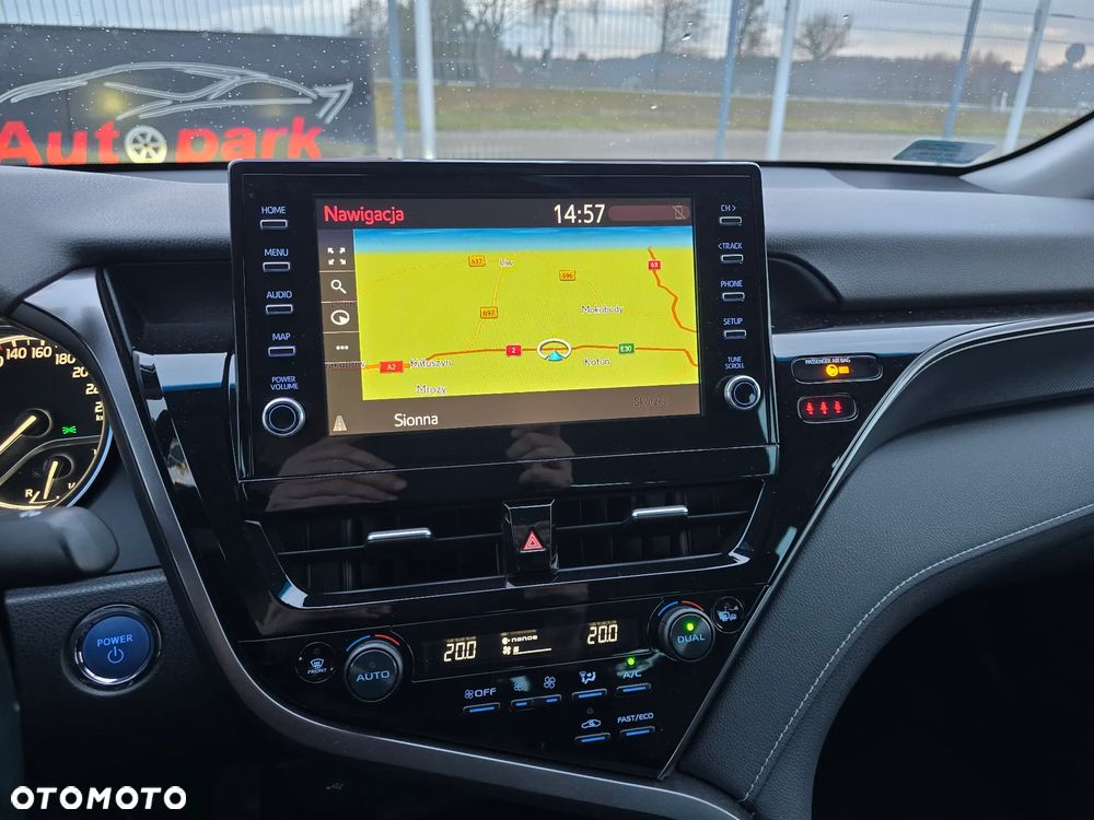 Toyota Camry 2.5 Hybrid Executive CVT - 23